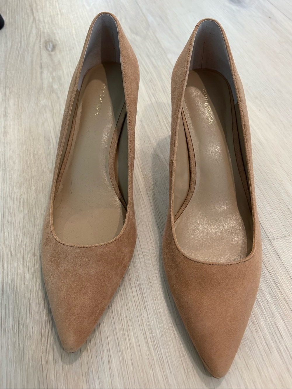 Ann Taylor Pointed-Toe Suede Pumps in Camel Tan. Size 8